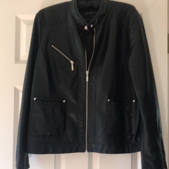 Bernardo Jackets & Blazers - NWOT BERNARDO FAUX LEATHER ZIP MOTO JACKET